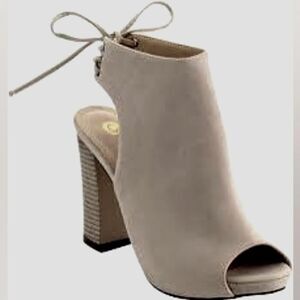 (S-3529)  Chase + Chloe Women's High Block Heel Ankle Booties Sz 8